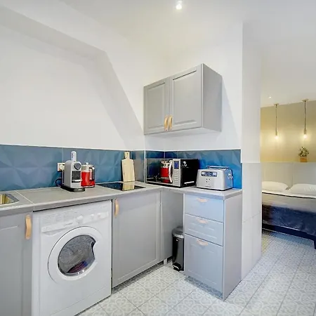 - Charmant Deux Pieces Avec Patio Apartment