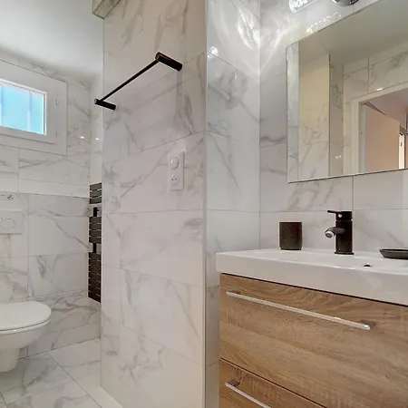 - Charmant Deux Pieces Avec Patio Cannes