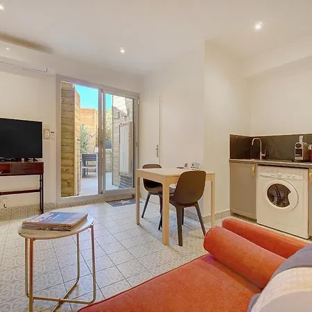 - Charmant Deux Pieces Avec Patio