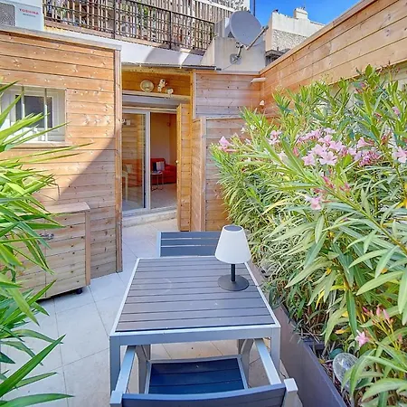- Charmant Deux Pieces Avec Patio